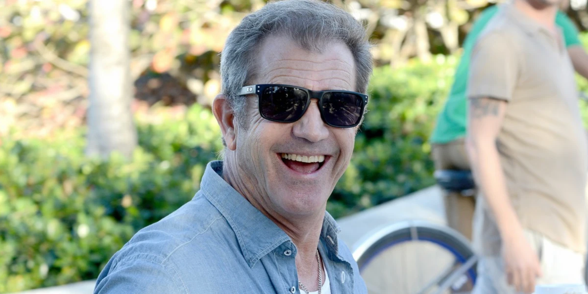 Oakley Holbrook OO9102 E8 - As Seen On Robert Downey Jr. & Mel Gibson 5 Oakley Holbrook OO9102 E8 - As Seen On Robert Downey Jr. & Mel Gibson - Image 5