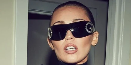 Dolce & Gabbana Dolce&Gabbana DG2298B 05/87 - As Seen On Miley Cyrus & Doja Cat 4 Dolce & Gabbana Dolce&Gabbana DG2298B 05/87 - As Seen On Miley Cyrus & Doja Cat - Image 4